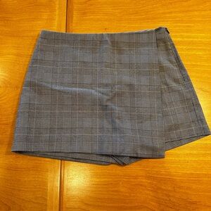 Gianni Bini Gray Plaid Mini Skort